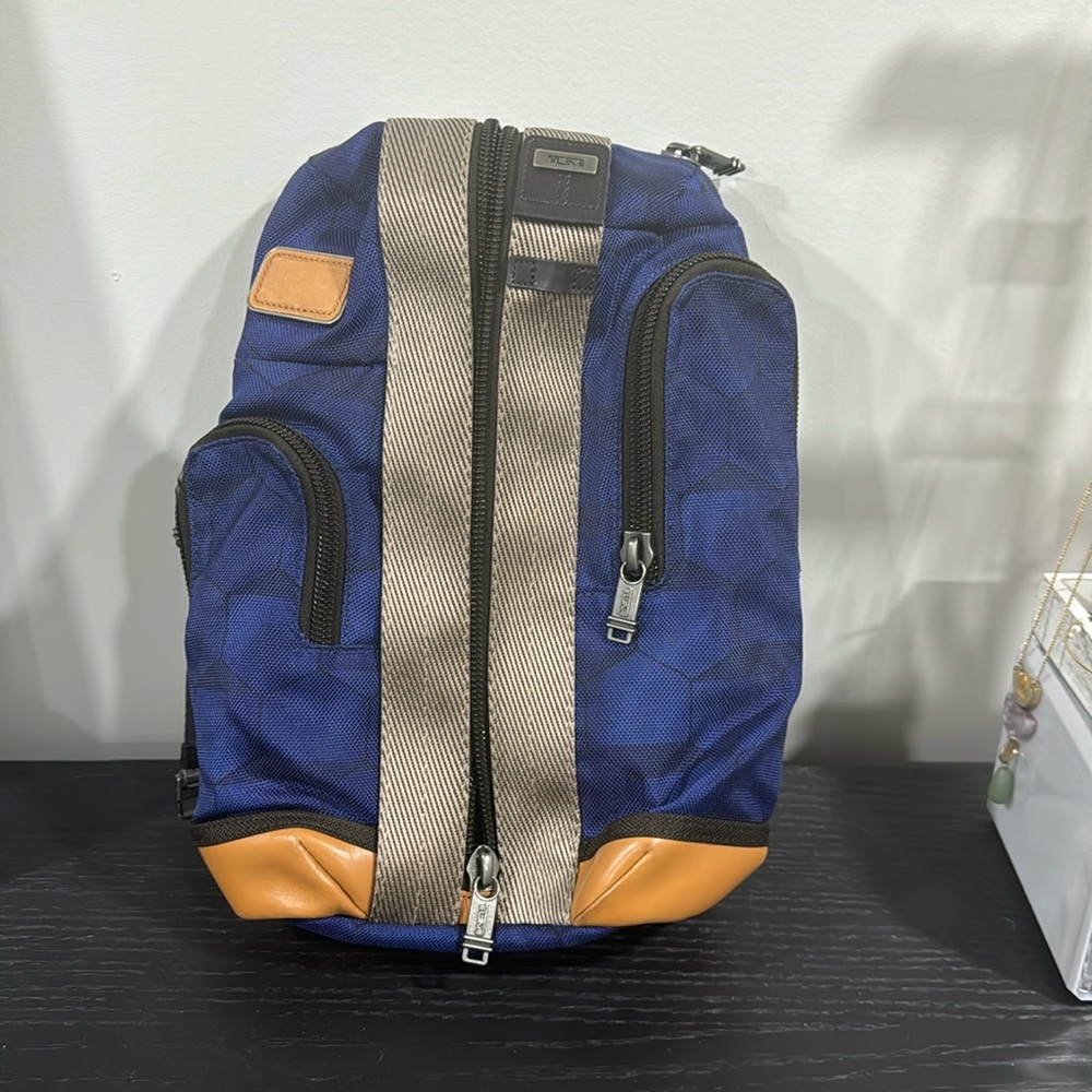 TUMI travel bag mini. Great condition hardly used.